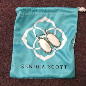 Pearl Medium Dani Earrings